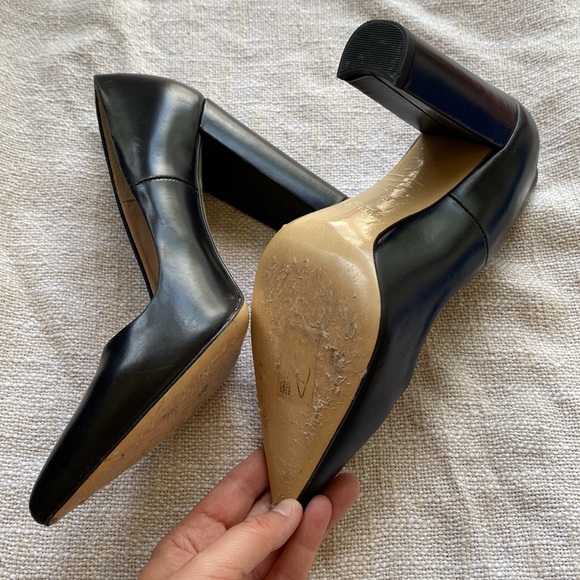 Classic Black Heel - Picture 3 of 4